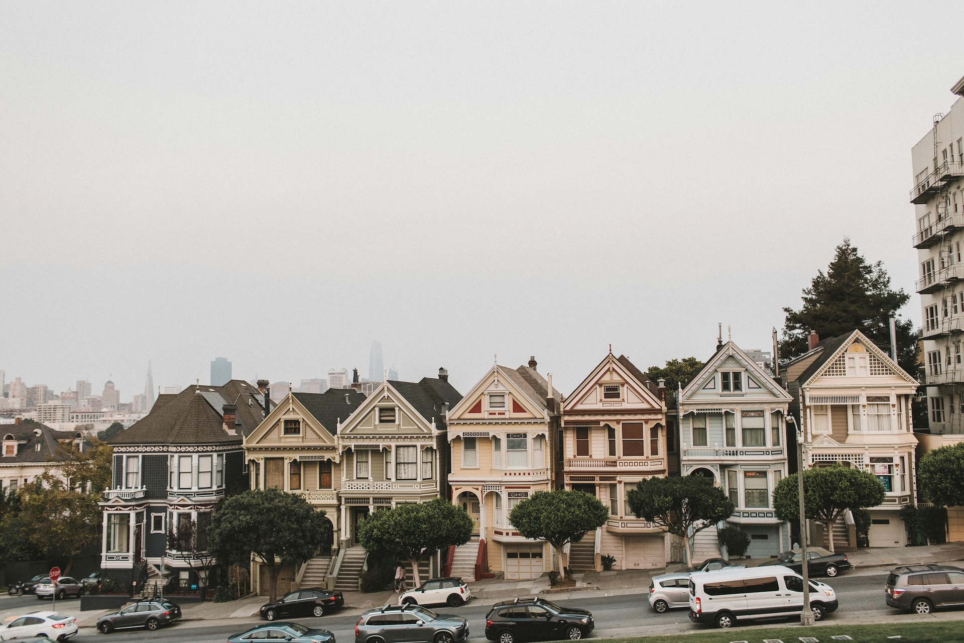 Landscape photo of the Painted Ladies houses in San Francisco, California